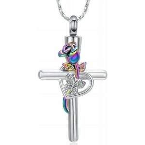 Zilverkleurige ashanger in kruisvorm met regenboog roos en vlinder van 316L edelstaal, als symbolisch gedenksieraad voor een dierbare.